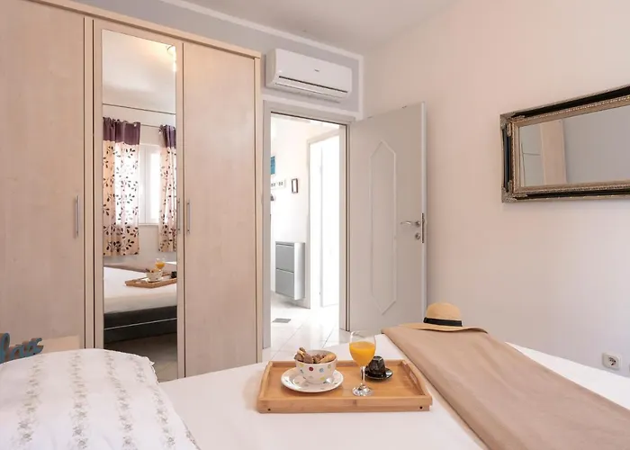 Апартаменты Hidden Oasis - Zf Hvar